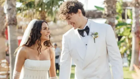 Cedi Osman ve Ebru Şahin'in Evliliği: Milli Basketbolcu ve Ünlü Oyuncu Hakkında Merak Edilenler