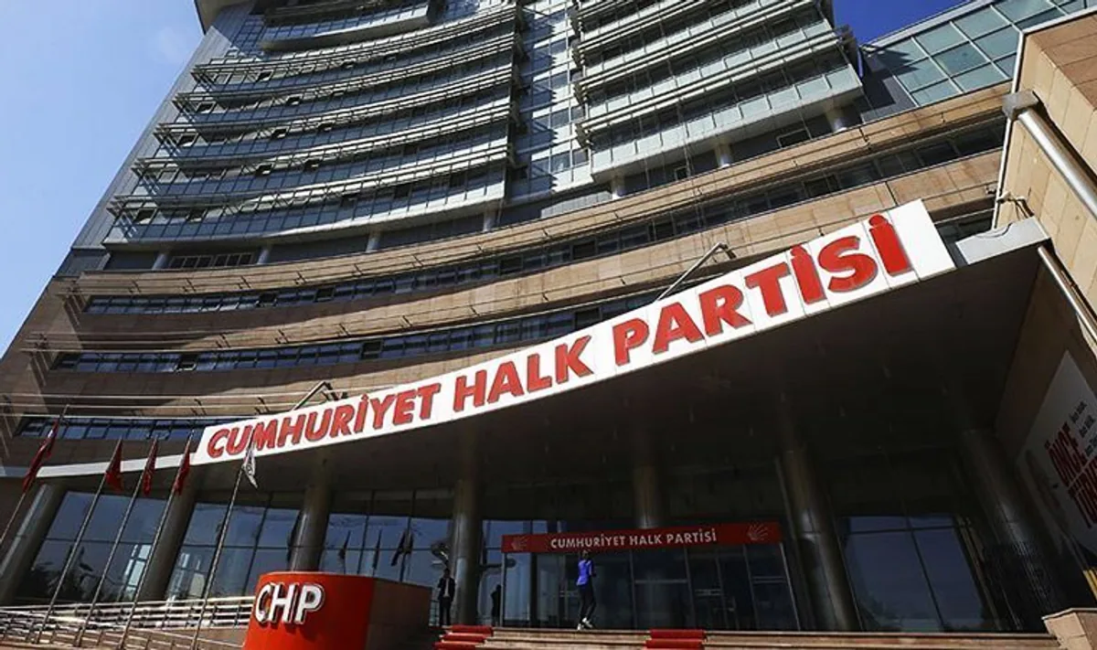 CHP'de 'Fotoğraf' Krizi: Genel Merkez'de Koruma Sözü İddiası CHP'de 'Fotoğraf' Krizi: Genel Merkez'de Koruma Sözü İddiası