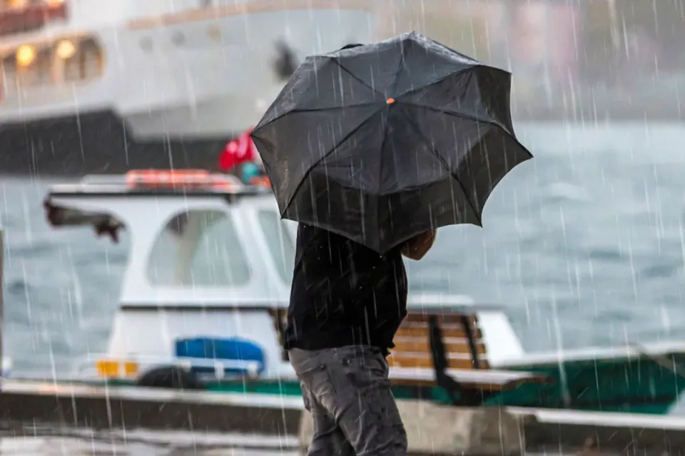 Meteoroloji'den Türkiye Genelinde Şiddetli Yağış ve Fırtına Uyarısı görseli