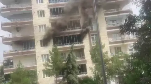 Diyarbakır'da Apartman Yangını: 7. Katta Mahsur Kalan Çocuklar Merdivenle Kurtarıldı
