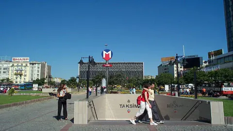 İstanbul'da Ulaşım Alarmı: Taksim ve Şişhane Metro İstasyonları Kapalı