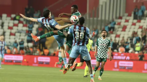 Konyaspor - Trabzonspor Maç Öncesi: Kadrolar, Enis Destan Durumu ve Canlı Yayın Bilgileri