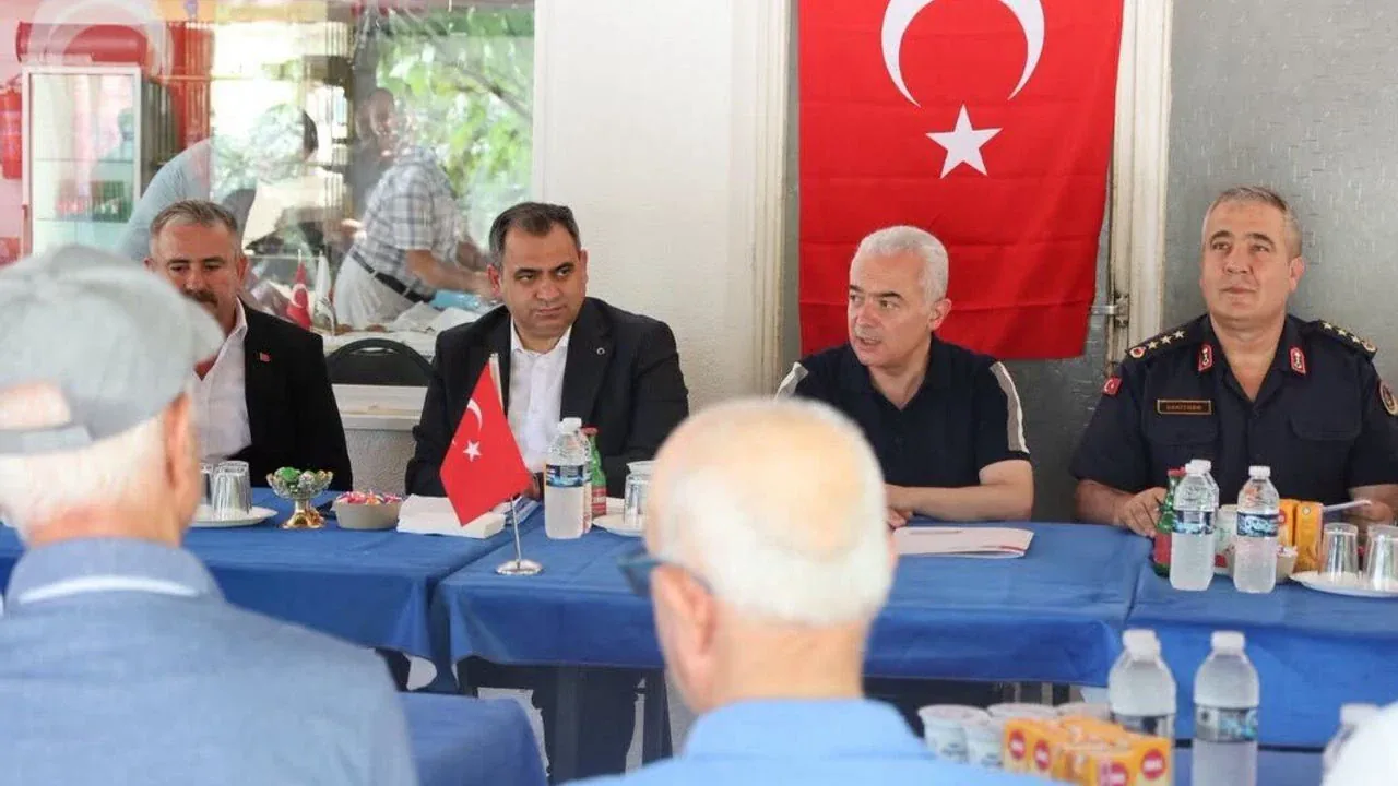 Kırklareli Valisi Uğur Turan, Düzova Köyü'nde Üreticilerle Bir Araya Geldi Kırklareli Valisi Uğur Turan, Düzova Köyü'nde Üreticilerle Bir Araya Geldi