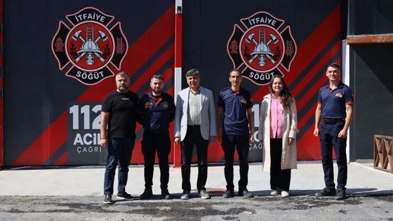 Söğüt Belediye Başkanı Durgut, İtfaiye Haftası'nda ekibi ziyaret etti: "Gurur kaynağımız" Söğüt Belediye Başkanı Durgut, İtfaiye Haftası'nda ekibi ziyaret etti: "Gurur kaynağımız"