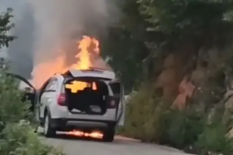 Giresun'da otomobilde çıkan yangın paniğe neden oldu: 5 kişilik aile kurtuldu
