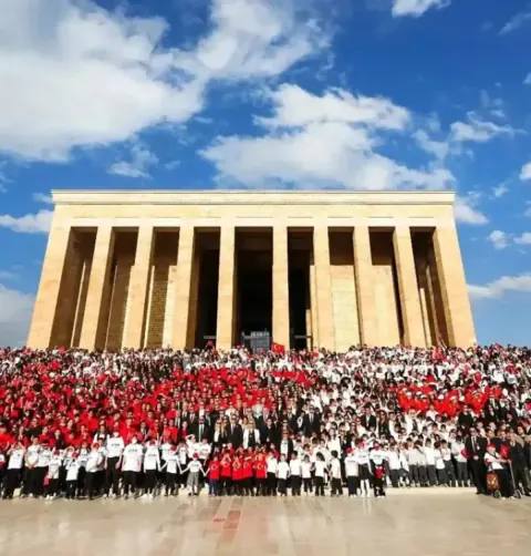 LÖSEV 3 Ekim'de Anıtkabir'de toplanıyor: Dr. Üstün Ezer 'Hepimiz Ata'nın çocuklarıyız' çağrısı yaptı