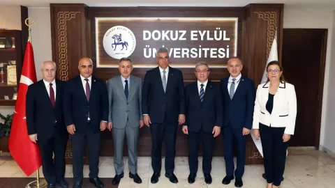 Sağlık Bakanı Memişoğlu'ndan Dokuz Eylül Üniversitesi'ne Bilim Ziyareti Sağlık Bakanı Memişoğlu'ndan Dokuz Eylül Üniversitesi'ne Bilim Ziyareti