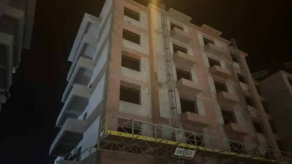 Hatay Arsuz'da İnşaat İşçisi Yüksekten Düşerek Hayatını Kaybetti görseli
