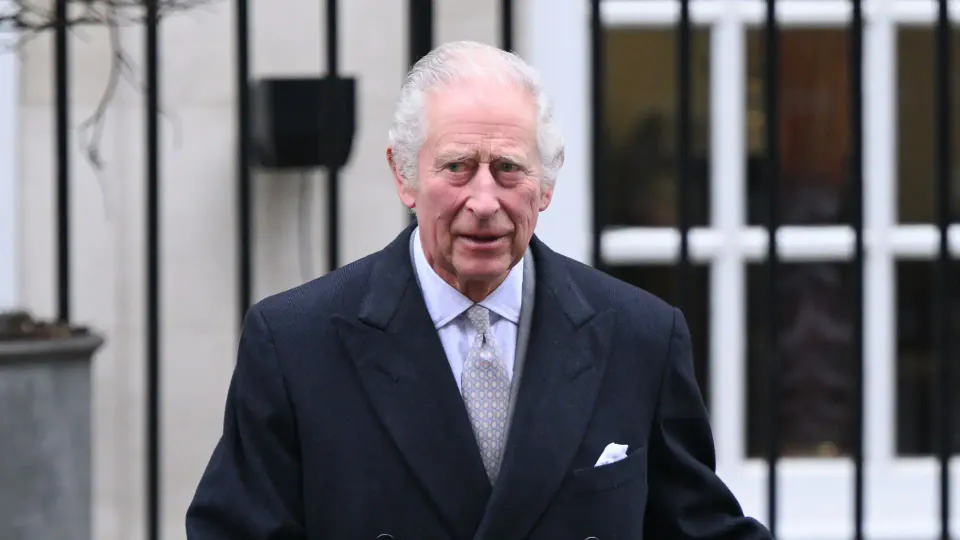 Kral Charles'in şok geri adımı: Buckingham Palace'e taşınmayacak, Camilla ile Clarence House'de kalacak görseli
