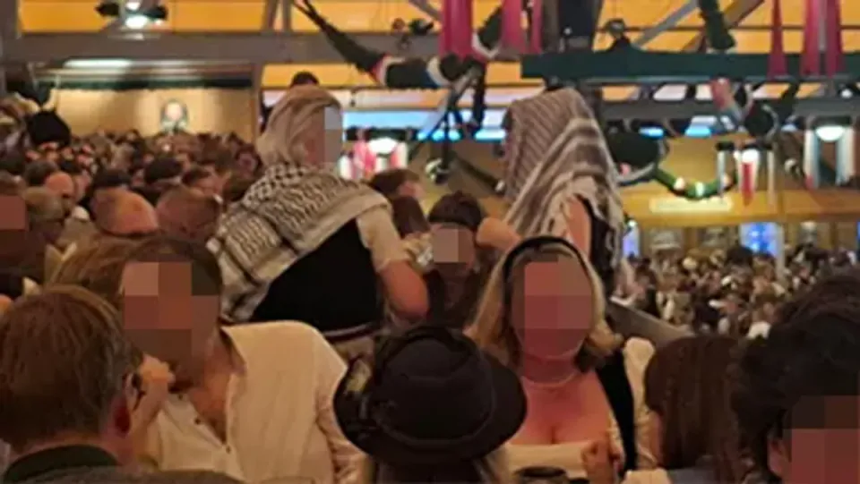 München'de Oktoberfest ırkçılık skandalı: Belediye başkanı Linke masasını iptal etti, saldırganlar yasaklandı görseli