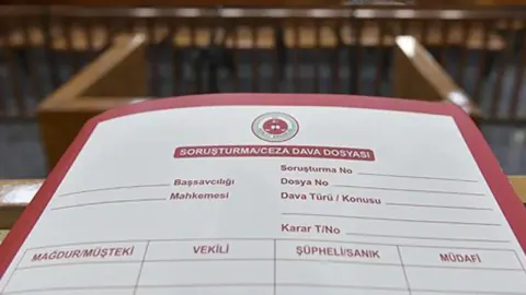 Sakarya'da Savcı ve Minibüs Şoförü Arasında Trafik Gerginliği: Soruşturma Başlatıldı Sakarya'da Savcı ve Minibüs Şoförü Arasında Trafik Gerginliği: Soruşturma Başlatıldı