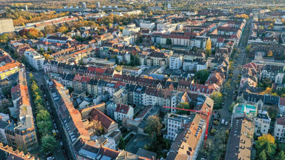 Karlsruhe'de Geniş Çaplı Elektrik Kesintisi: Trafik Kaosa Sürüklendi görseli