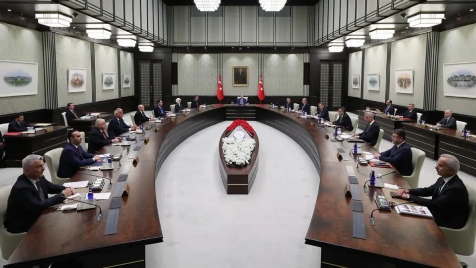 Beştepe'de Kritik Zirve: Cumhurbaşkanı Erdoğan Kabine Toplantısını Başlattı görseli