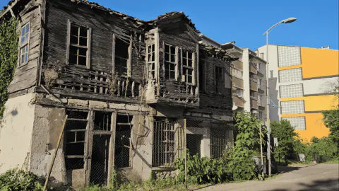 Cide'de Metruk Binada Korkunç Keşif: 55 Yaşındaki Mevlüt Kabuk Ölü Bulundu