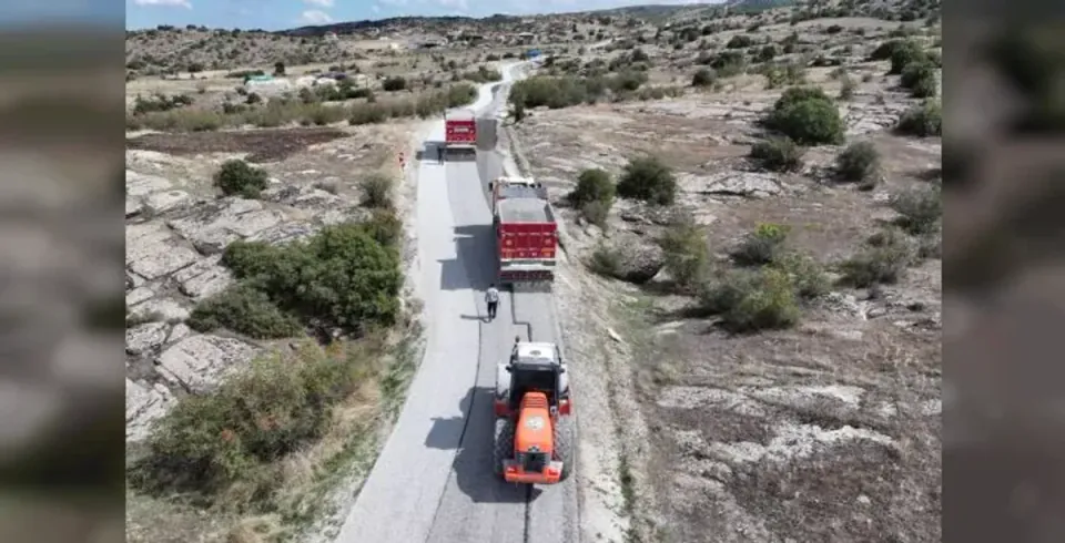 Kula'da 35 Kilometrelik Yol Yenileniyor: Başkan Dutlulu 'Güvenli Ulaşım' Vardı görseli