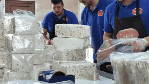 Gerede Panayırı için şakşak helvası üretimi hız kazandı: Coğrafi işaretli lezzet tezgahlara hazırlanıyor