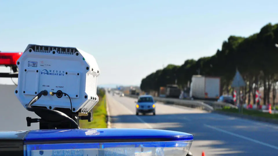 İstanbul'da radara yakalanan sürücüye 1221 km hız cezası görseli