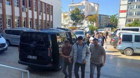 Aydın'da okul önünde pompalı tüfekle yakalanan 3 şüpheli adliyeye sevk edildi