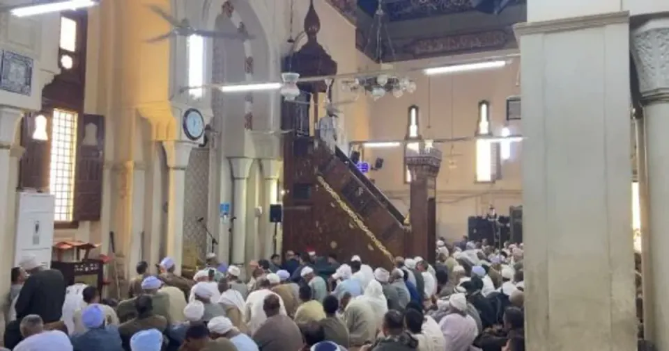 Mısır'da Cuma Hutbesi: "İnsanları Makamlarıyla İndirin" Vurgusuyla Sembollere Saygı Çağrısı