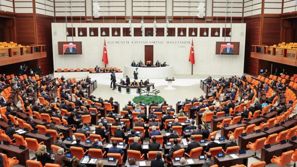 Yeni Torba Yasa Meclis'ten Geçti: Emniyet, Haber Siteleri ve KDV Düzenlemeleri görseli