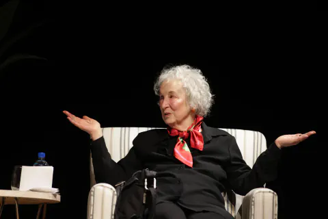 Margaret Atwood'dan Yapay Zekaya Sert Eleştiri: 'Çöp Girerse Çöp Çıkar'