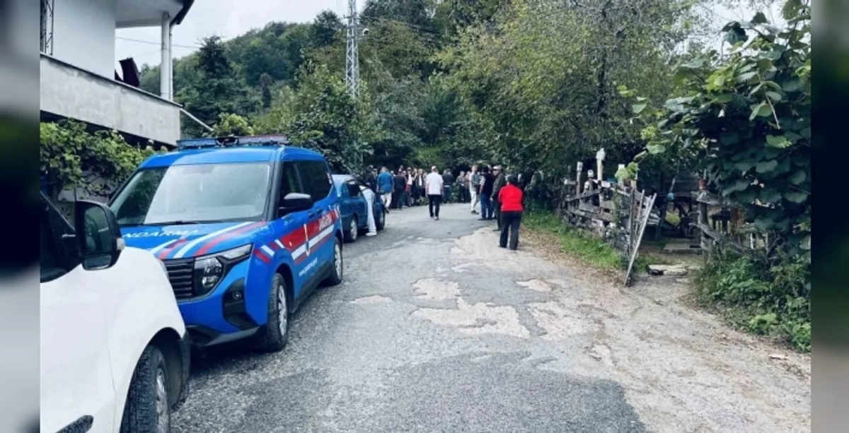 Ordu Ünye'de arazi anlaşmazlığı silahlı kavgaya döndü: 1 ölü, 1 yaralı Ordu Ünye'de arazi anlaşmazlığı silahlı kavgaya döndü: 1 ölü, 1 yaralı