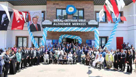 Gaziantep'te Türkiye'ye Örnek Alzheimer Merkezi Açıldı