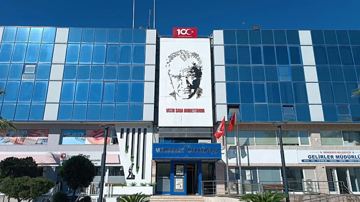 Menderes Belediyesi soruşturmasında yeni gelişme: Avukat Elifnur G. 'Kuruçaylar örgütü' iddiasıyla gözaltında