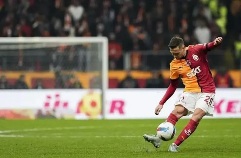Przemyslaw Frankowski Galatasaray'da Oynadı mı? Rennes'teki Yıldızın Geçmişi