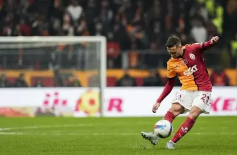 Przemyslaw Frankowski Galatasaray'da Oynadı mı? Rennes'teki Yıldızın Geçmişi
