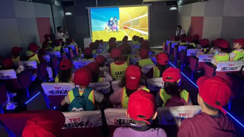 Tatvan’da TRT Sinema TIR’ı: Binlerce öğrenci çizgi film keyfinde buluştu