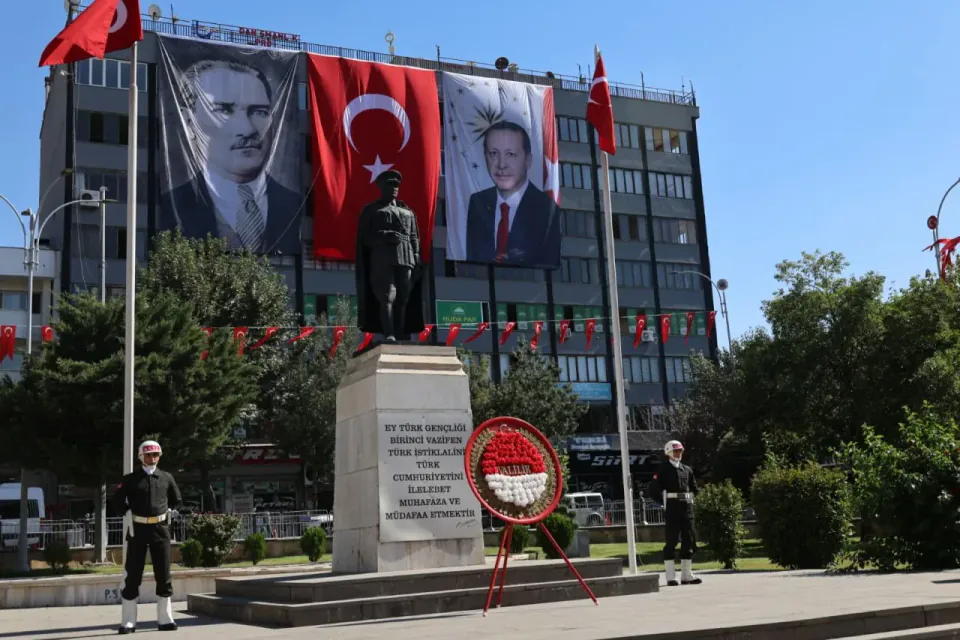 Siirt'te Atatürk'ün 110. yıl anısı: 'Şeref Günü' töreniyle anıldı görseli