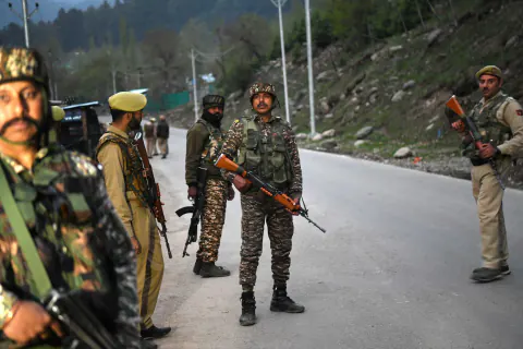 Pakistan'ın Bölgesel Sınavı: Su Savaşları, Sınır Çatışmaları ve İttifaklar