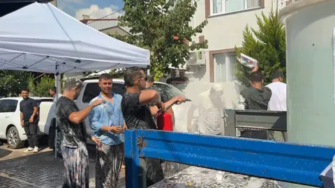 Bursa'da Gelin Alma Töreninde İlginç Anlar: Damat Su Dolu Tanka Girdi