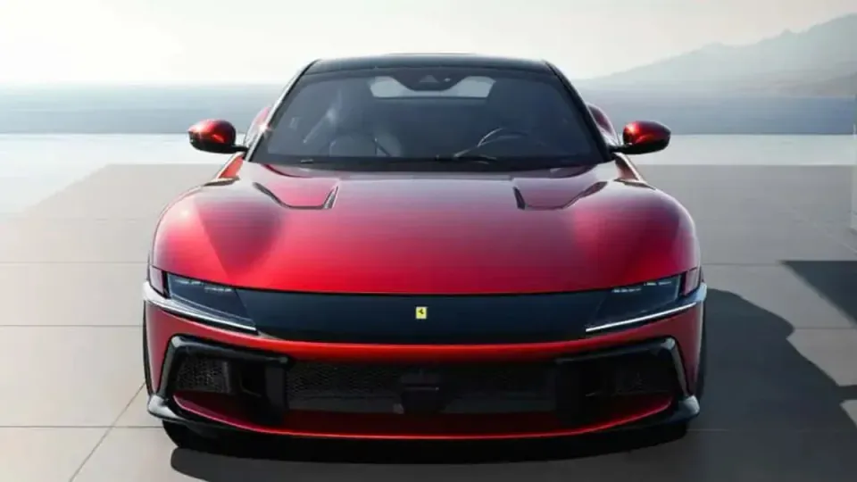 Ferrari 12Cilindri ile Manuel Vites Deneyimini Yeniden Tanımlıyor görseli