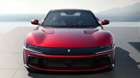 Ferrari 12Cilindri ile Manuel Vites Deneyimini Yeniden Tanımlıyor