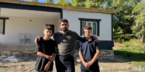 Hakkari'de fen lisesi kazanan ikizlerin yarım kalan evi tamamlandı: "Artık çalışma odamız var"