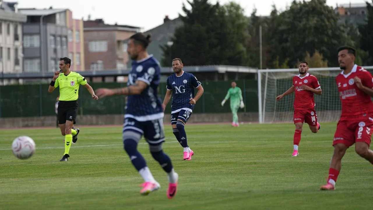 Kütahyaspor deplasmanda Beyoğlu Yeni Çarşı Spor'a 2-1 mağlup oldu Kütahyaspor deplasmanda Beyoğlu Yeni Çarşı Spor'a 2-1 mağlup oldu