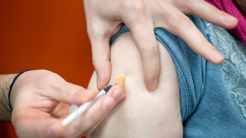 Grip ve COVID-19 Aşısı 13 Ekim'de Başlıyor: Sağlık Çalışanları İçin Zorunluluk Geliyor