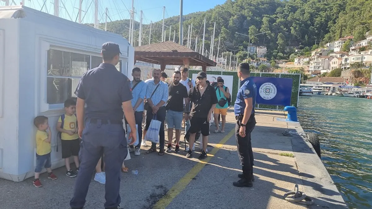 Yolcu Feribotunda Düzensiz Göçmen Operasyonu Yolcu Feribotunda Düzensiz Göçmen Operasyonu