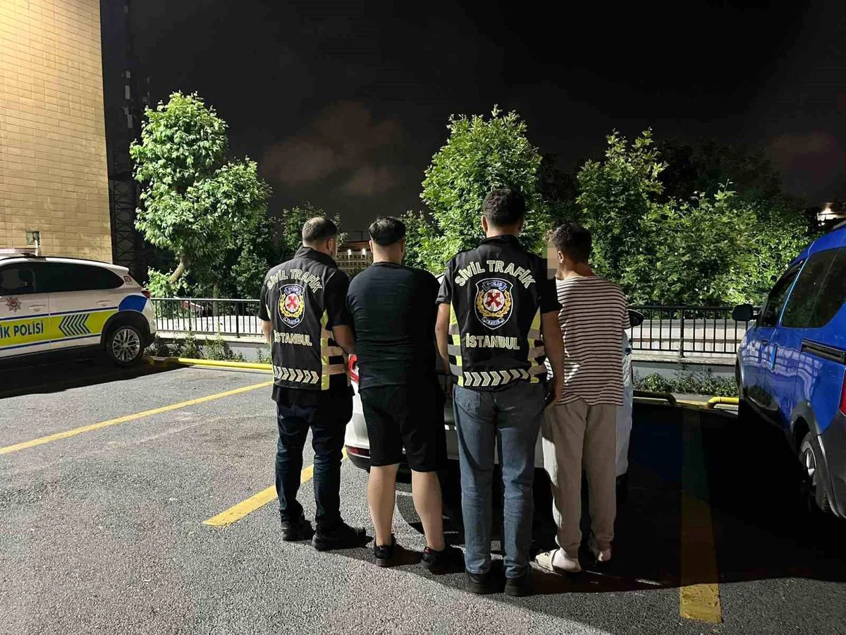 Trier'de Oldtimer Nehre Düşti: Sürücü Hakkında Adli İşlem Başlatıldı Trier'de Oldtimer Nehre Düşti: Sürücü Hakkında Adli İşlem Başlatıldı
