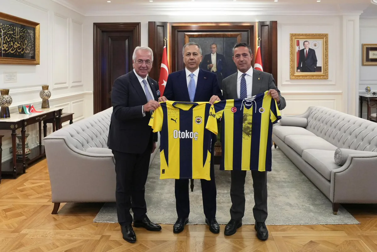 Fenerbahçe Spor Kulübü Başkanı Ali Koç ve Yönetim Kurulu Üyeleri İçişleri Bakanı Ali Yerlikaya'yı Ziyaret Etti Fenerbahçe Spor Kulübü Başkanı Ali Koç ve Yönetim Kurulu Üyeleri İçişleri Bakanı Ali Yerlikaya'yı Ziyaret Etti