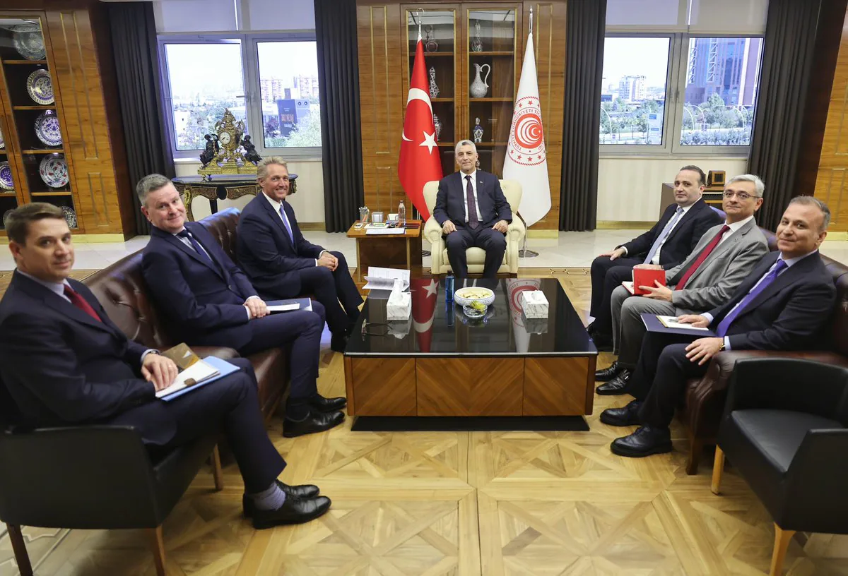 Türkiye Ticaret Bakanı Ömer Bolat, ABD Büyükelçisi Jeffry L. Flake'i Kabul Etti Türkiye Ticaret Bakanı Ömer Bolat, ABD Büyükelçisi Jeffry L. Flake'i Kabul Etti