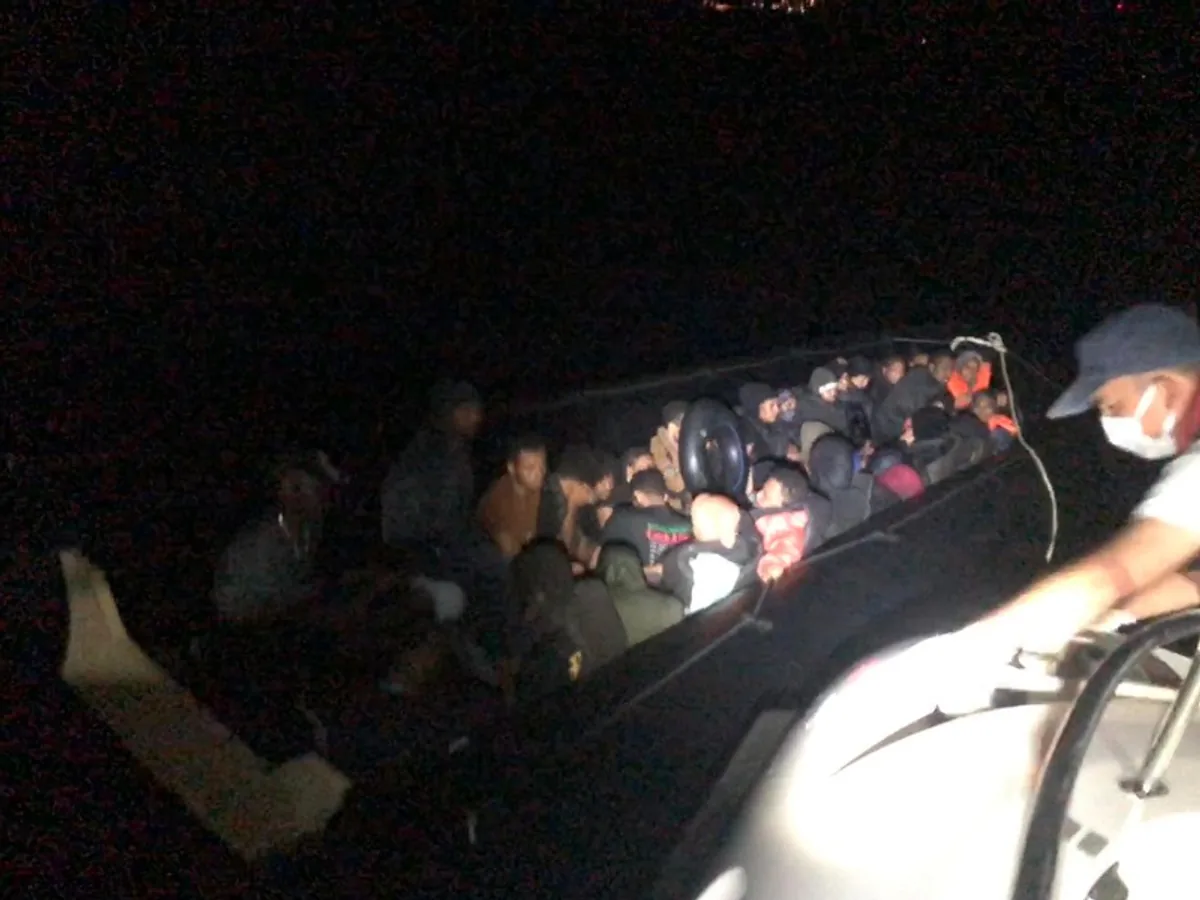 Türk Sahil Güvenlik Botu, İzmir Karaburun'da Düzensiz Göçmenleri Kurtardı Türk Sahil Güvenlik Botu, İzmir Karaburun'da Düzensiz Göçmenleri Kurtardı