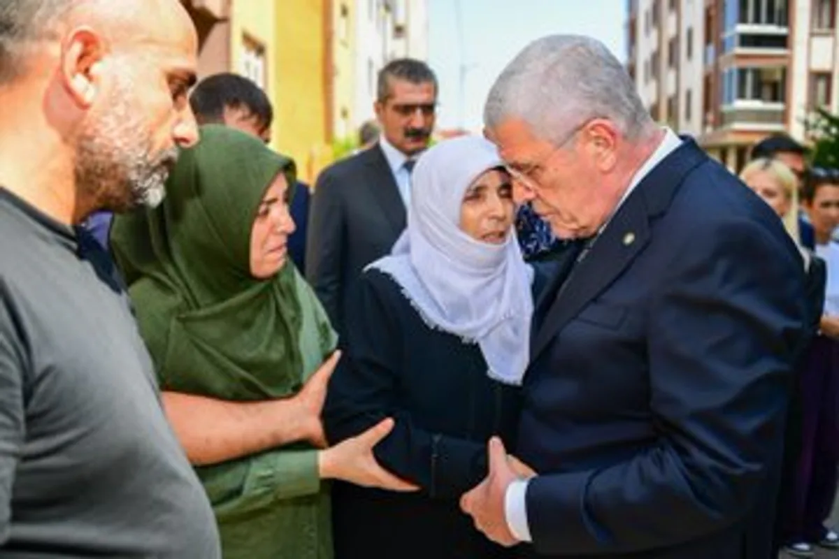 İYİ Parti Genel Başkanı Müsavat Dervişoğlu, Serpil Gül'ün Ailesini Ziyaret Etti İYİ Parti Genel Başkanı Müsavat Dervişoğlu, Serpil Gül'ün Ailesini Ziyaret Etti