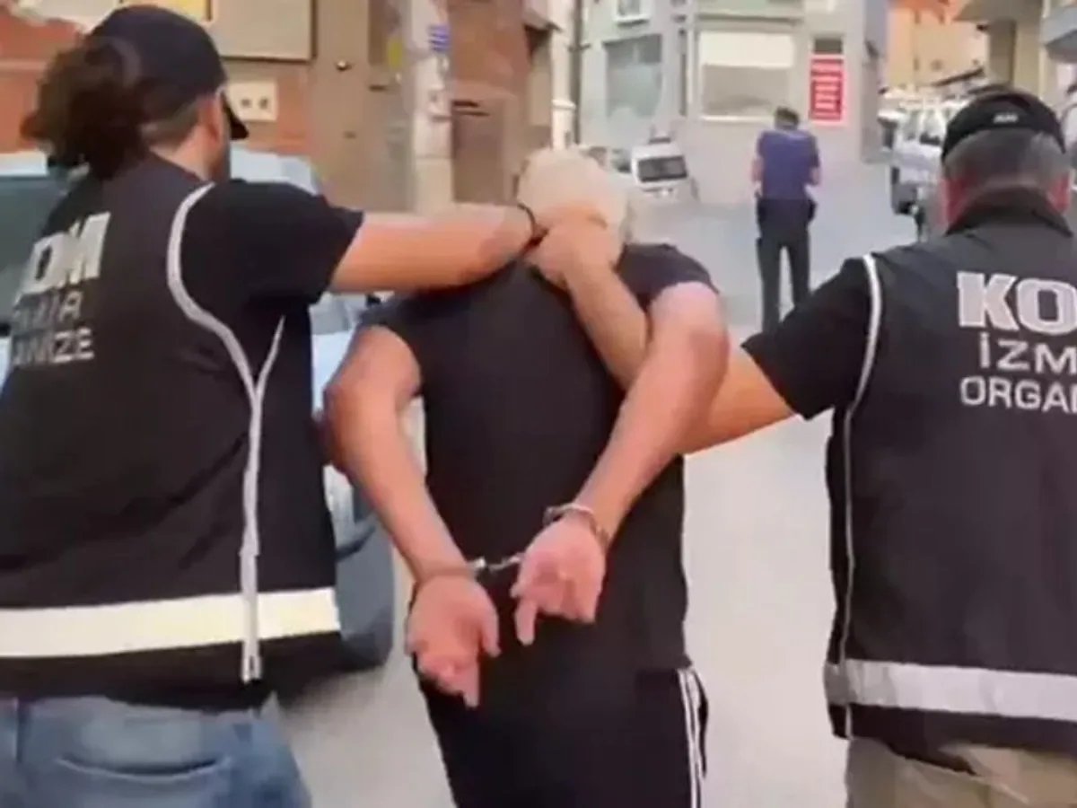 İzmir'de Organize Suç Örgütüne Operasyon: 15 Şüpheli Yakalandı İzmir'de Organize Suç Örgütüne Operasyon: 15 Şüpheli Yakalandı