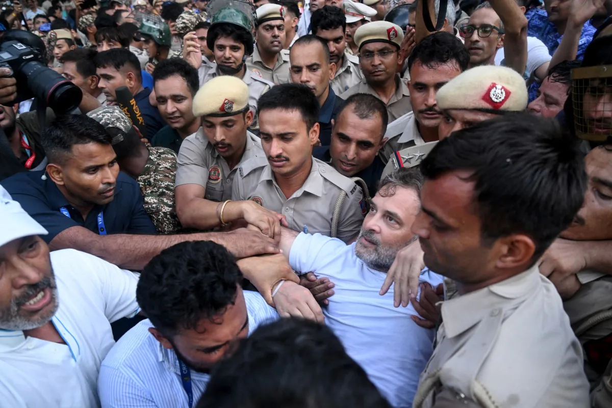 Rahul Gandhi Protestte Polis Müdahalesi Sırasında Yaralandı Rahul Gandhi Protestte Polis Müdahalesi Sırasında Yaralandı