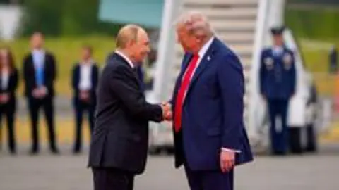 Trump Rusya ile madde anlaşmasını açıkladı, Zelenskiy: 'Putin'e hediye'