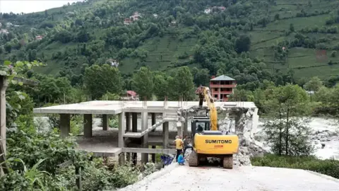 Kaçak yapılara elektrik ve su yasağı: Abonelik başına 100 bin TL ceza
