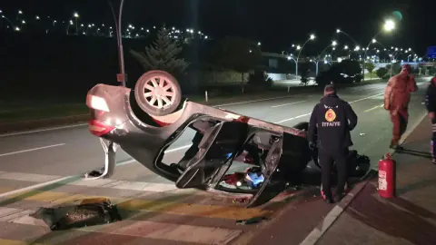 Van Edremit'te takla atan araçta 2 yaralı
